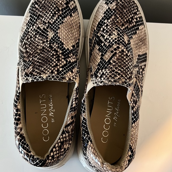 Shoes - Picture 5 of 6